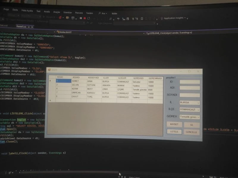C# ile SQL kullanarak veri ekleme, silme ve güncelleme örneği.